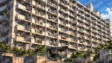 昭和レトロな巨大マンモス団地の夕暮れ（格子状の窓と影）