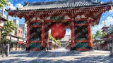 浅草寺・雷門の夜間ライトアップと闇に沈む境内